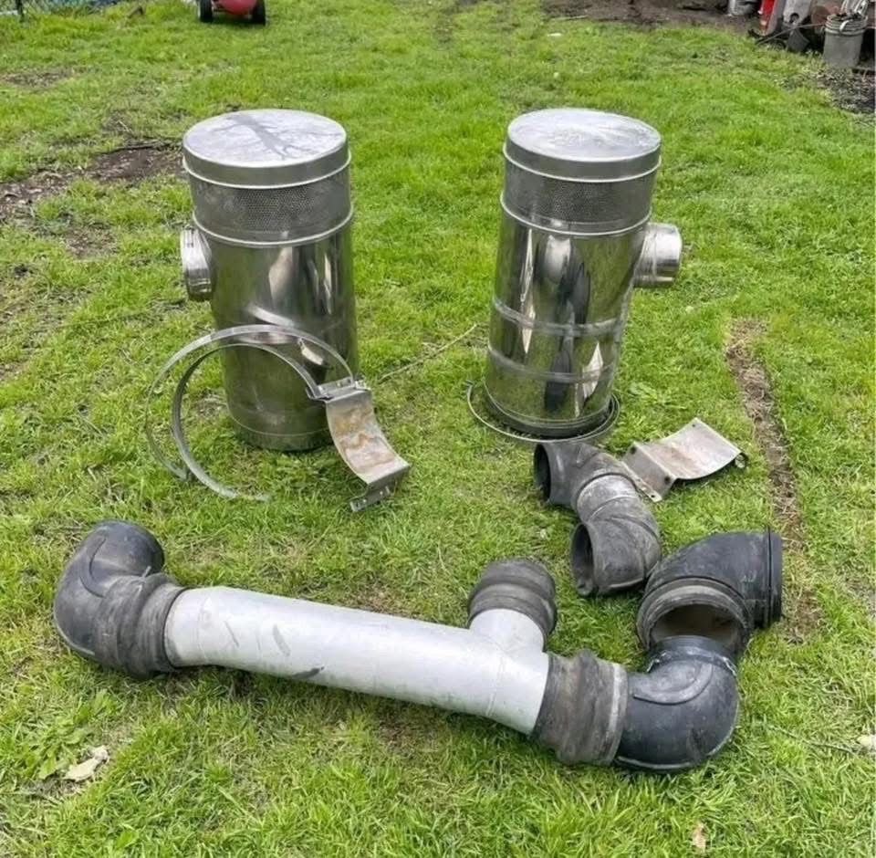 Peterbilt 379 air cleaners and pipes