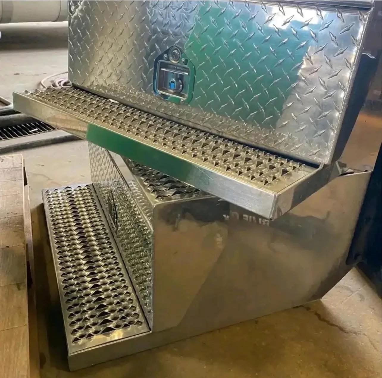 Peterbilt step boxes with brackets