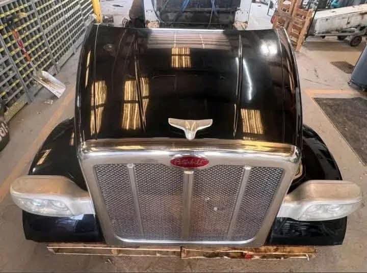 Peterbilt 567 Hood