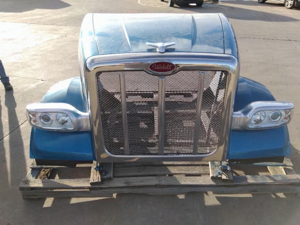 Peterbilt 567 Hood - Image 2